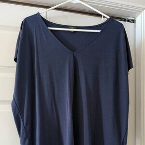 Ann Taylor Factory Navy V Neck Top Large Relaxed Fit Short Sleeve